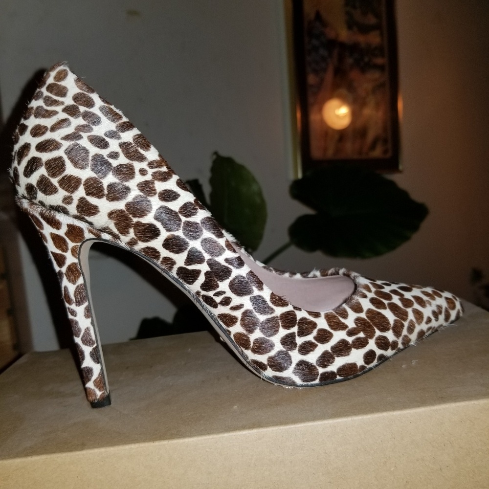 Designer Shoe - Picture 2 of 3
